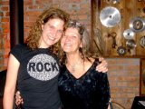 Meike und Caroline nach einem Gig in der Alten Stellmacherei 2010